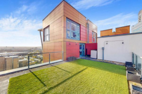 Stylish 2Bed Penthouse with private roof top terrace in Canary Wharf